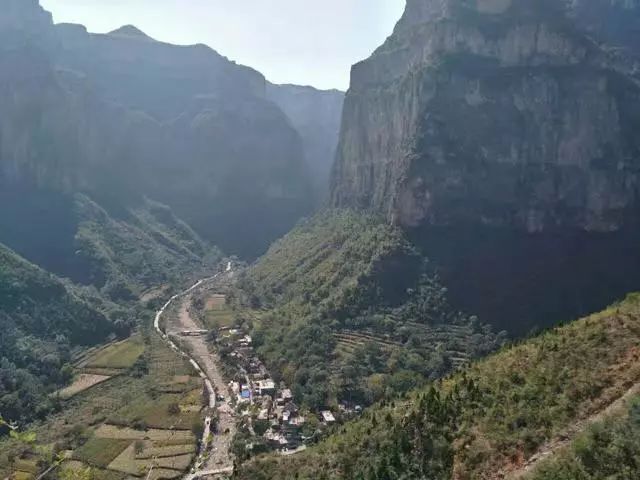 泛亚电竞官方入口_太行山中的穽底村，拥有山西省内最险挂壁公路，景色超美，还不收门票！(图3)