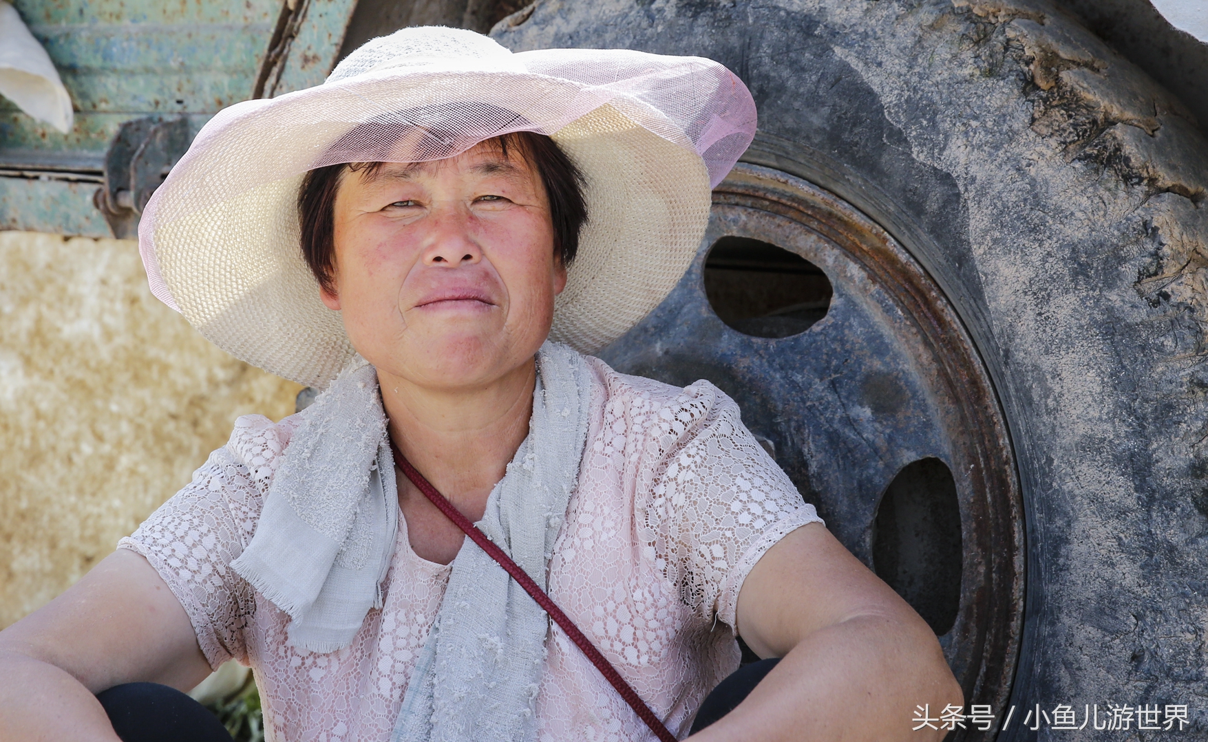 炎炎烈日农民一车卖1500元,农村大姐女汉子,为接孩子便宜卖3毛