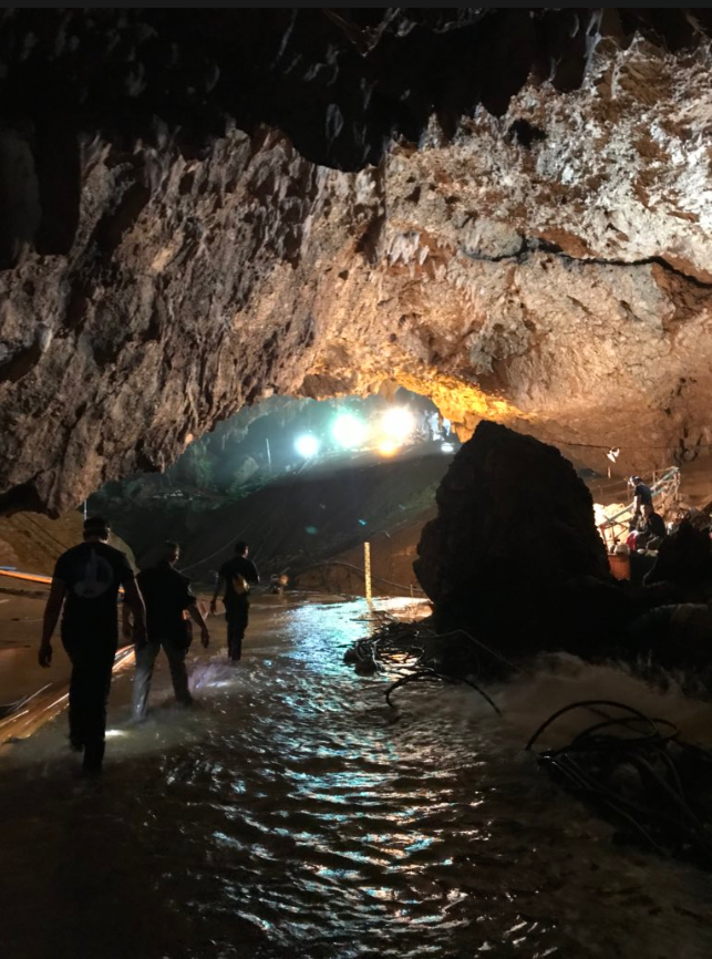 洞穴失踪的泰国少年足球队员营救事件将被改编为电影
