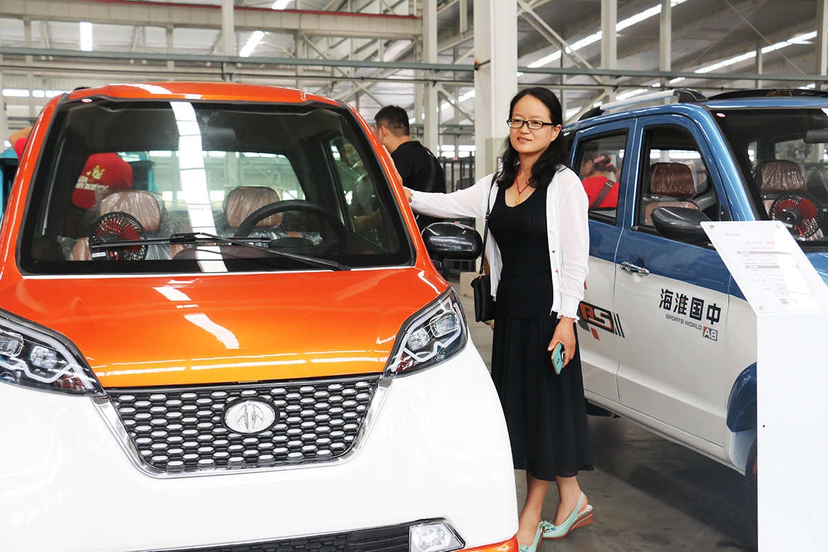 淮海"超级篷车"新品下线首日订单突破1600台,掀起旺季