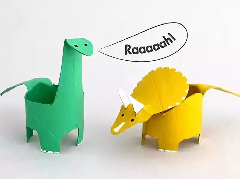 准备材料:卡纸,剪刀,胶水 在彩纸上画出恐龙的四肢和尾巴并剪下来