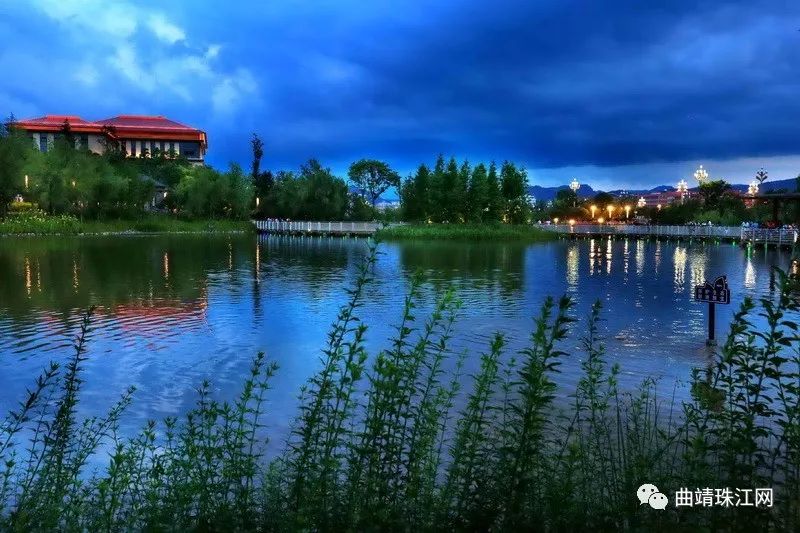 【视觉】华灯初上,富源玉顺湖的夜晚,原来可以这么美