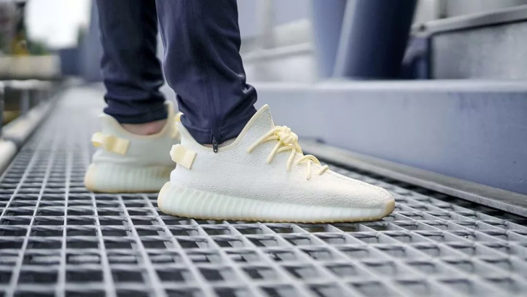 Instagram上的用户们都怎么穿这双YEEZY BOOST 350 V2 “Butter”_手机搜狐网