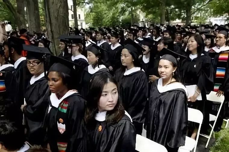 大学毕业典礼上的亚裔美国人. (资料图片:网络)