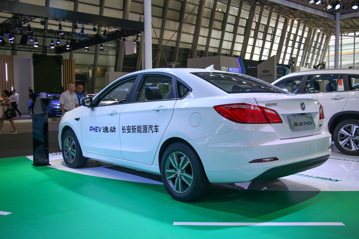 长安汽车携逸动phev,cs75 phev,cs15 ev360亮相未来汽车展