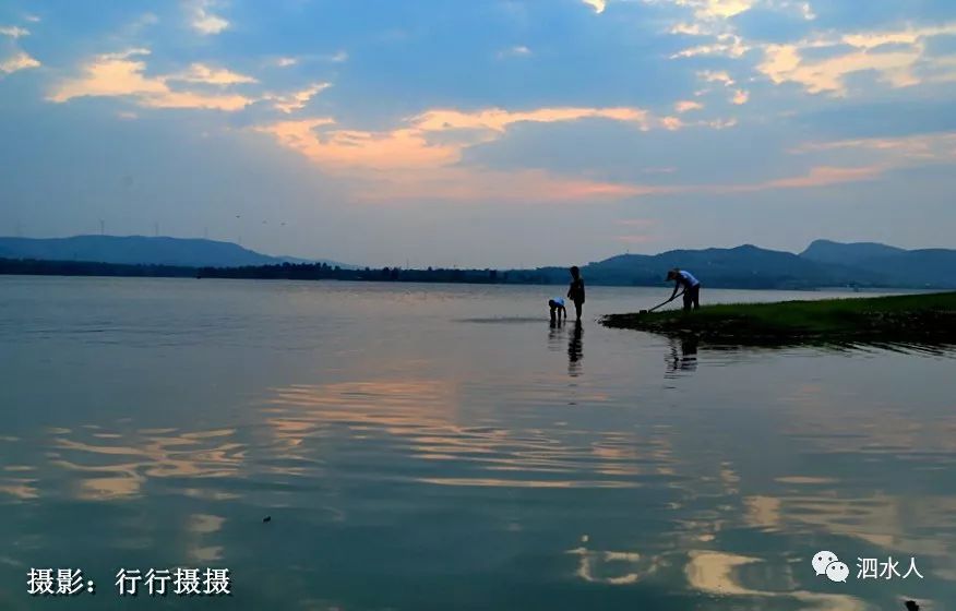 一直期盼的山东泗水龙湾湖落霞,终于在2018年7月12日傍晚拍到了,虽没