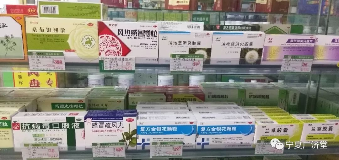 感冒药中最常用的抗过敏成分是氯苯那敏,它可以缓解流鼻涕,打喷嚏,流