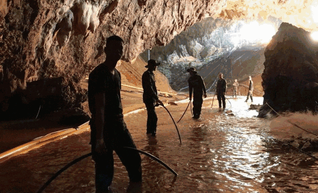 12名少年被困洞穴18天终获救,这样的救援还有98次 温暖无数人 