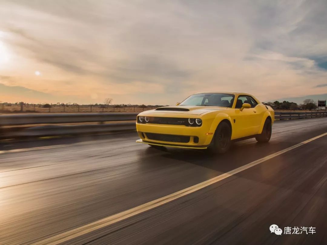 v-8-hennessey-hpe1000-dodge-demon-v8