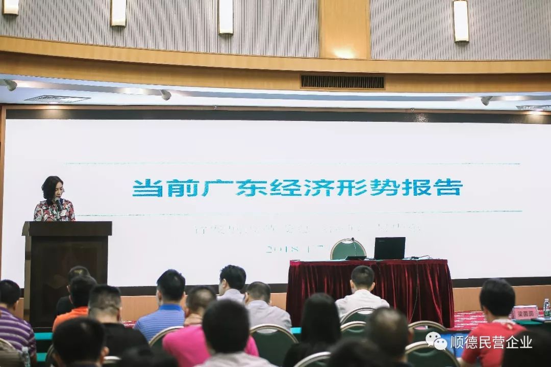 区中小企业局梁茵茵副局长,商会谭炳伟会长,莫占江执行会长,郑纯杰