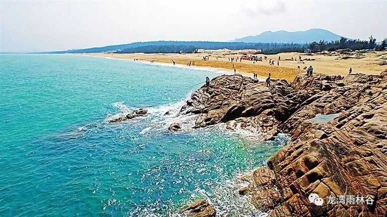 棋子湾在海南岛西海岸区域,位于昌江西部,在昌化镇北3公里处.