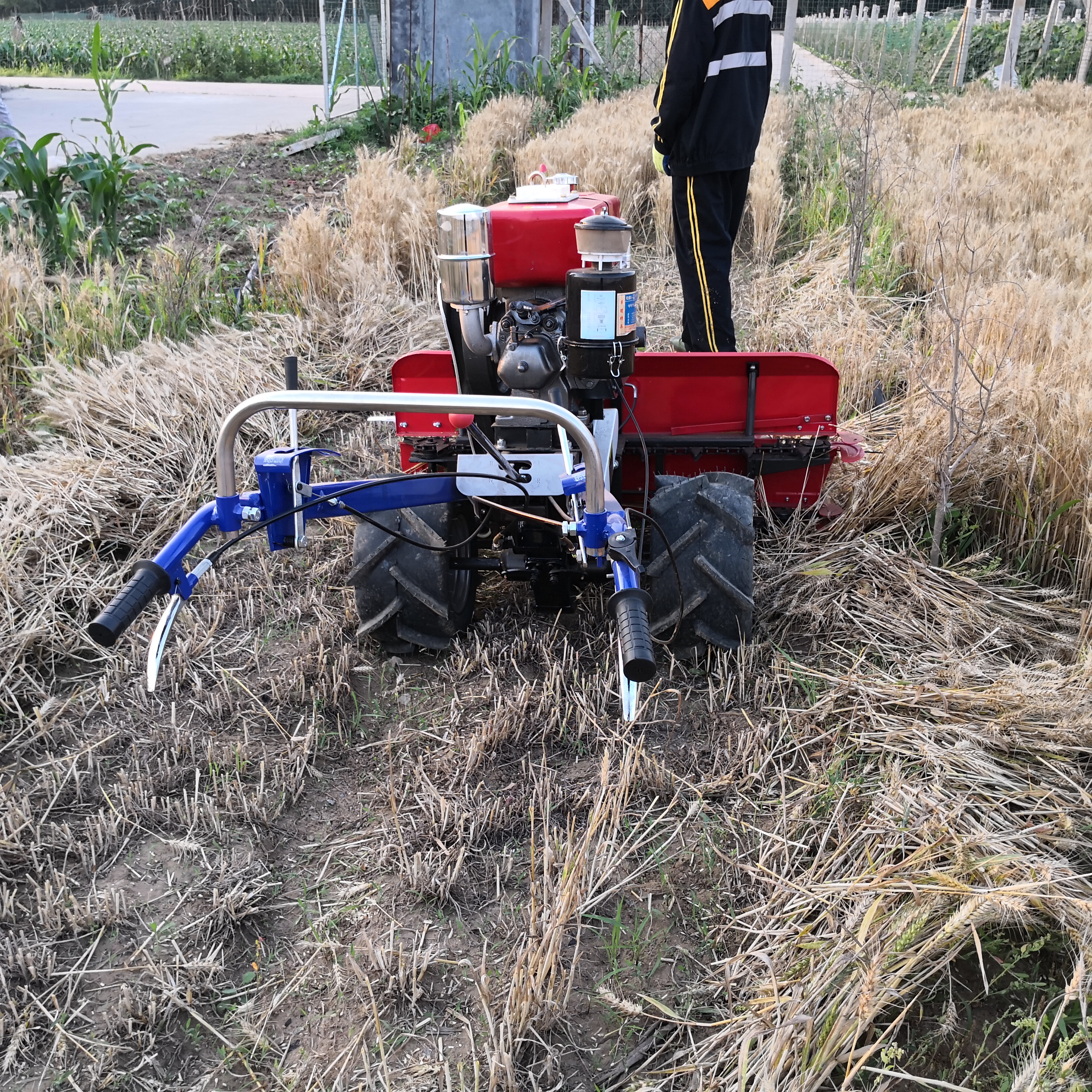 小型艾草割曬機 小四輪谷子收割機 科技 第13張