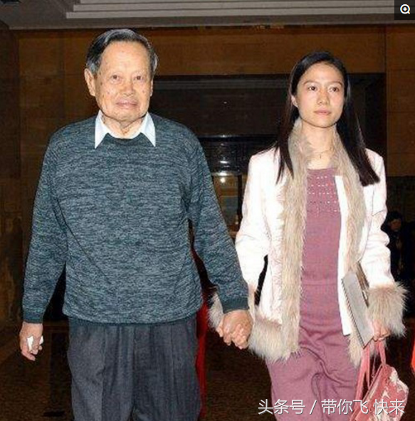 40岁翁帆生活近照坦言丈夫百年后不会再婚