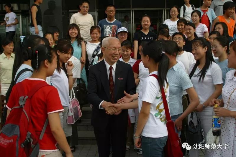 香港慈善家田家炳辞世享年99岁我校师生深切缅怀田家炳先生