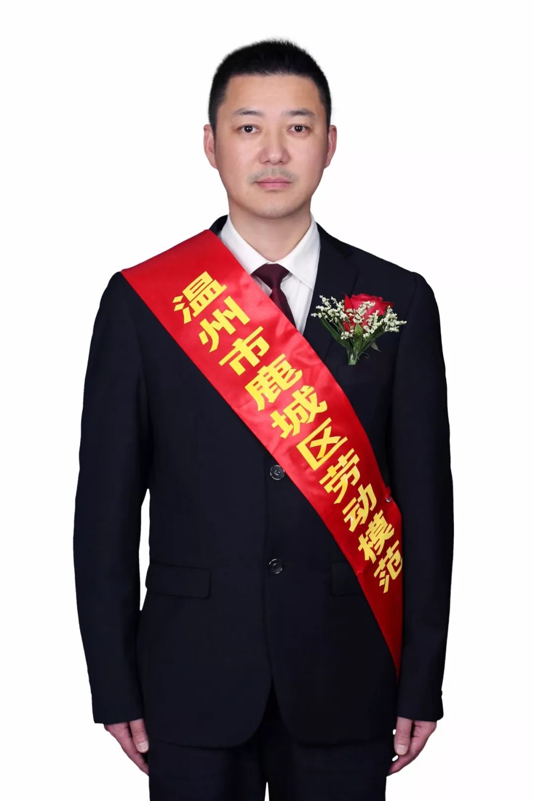 导语: 吴孔裕,男,汉族,现为温州市瓦市小学(集团)校长,党总支书记 他