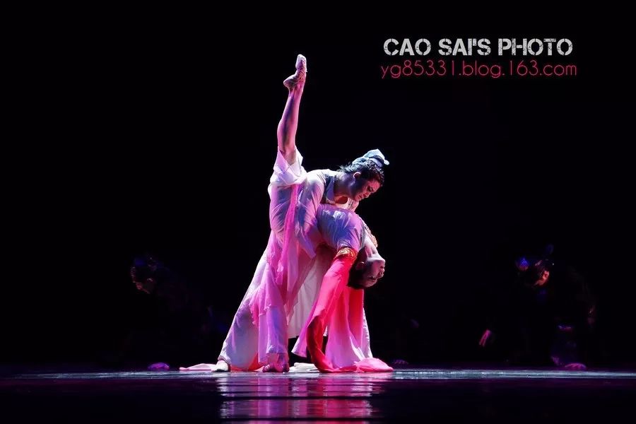 表演:北京舞蹈学院青年舞团,中国古典舞系音乐:何占豪 陈钢编导
