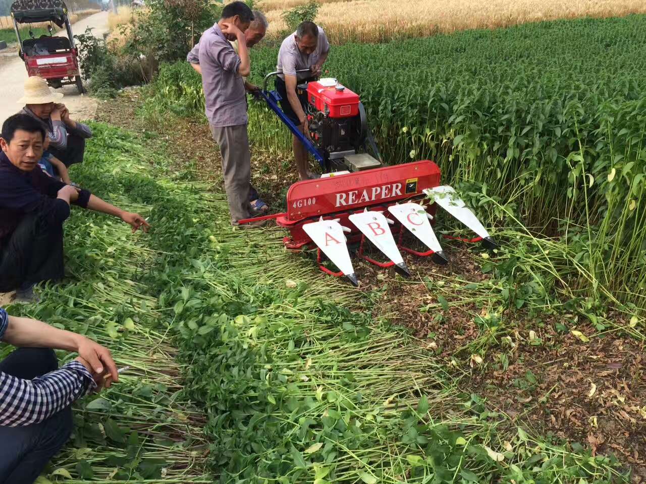 小型艾草割曬機 小四輪谷子收割機 科技 第3張