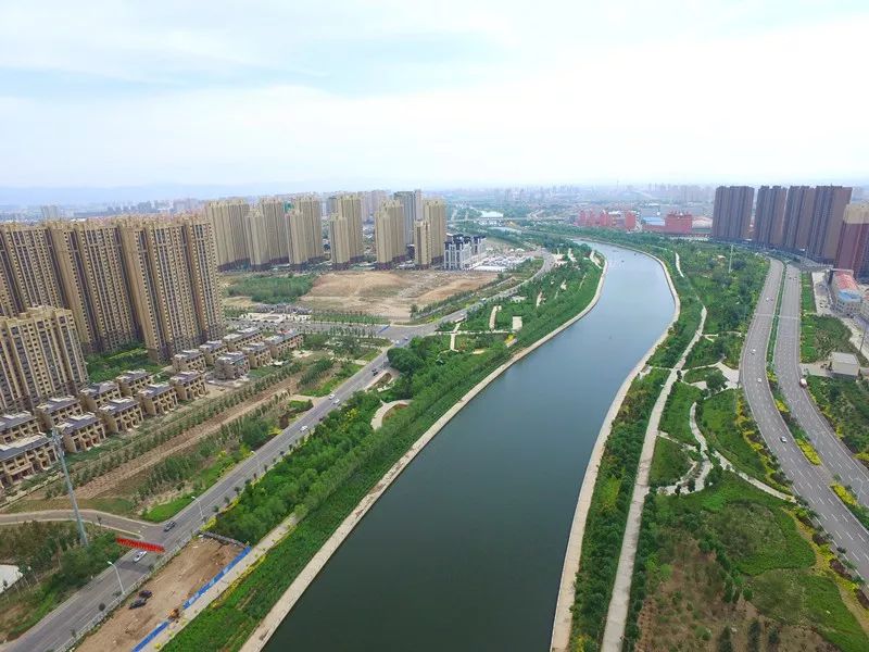 呼和浩特市环城水系由东河,小黑河,扎达盖河,乌里沙河组成,贯穿于市