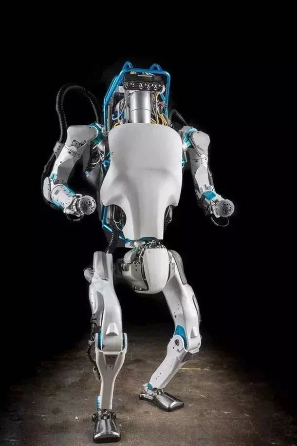 可怕了,未来的智能机器人越来越神似人类