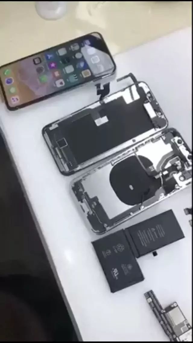 组装手机iphone8plus苹果x能用吗?是什么系统的?看专业人怎么说