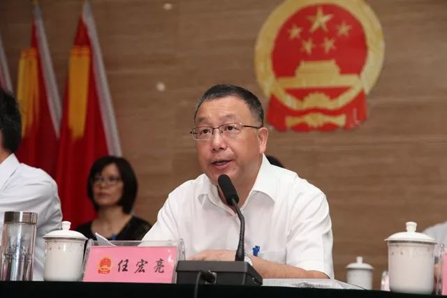 杨汛桥镇党委书记 任宏亮杨汛桥镇党委书记任宏亮代表镇党委作闭幕