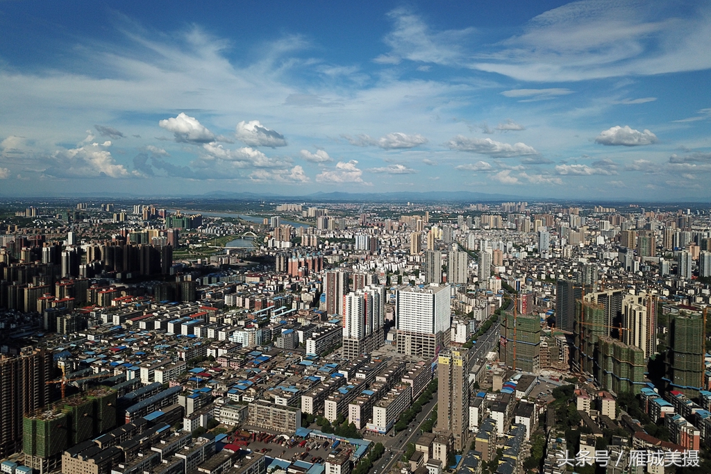 因天空通透,一眼能望穿整个衡阳城.图为无人机从300米高空航拍照片.