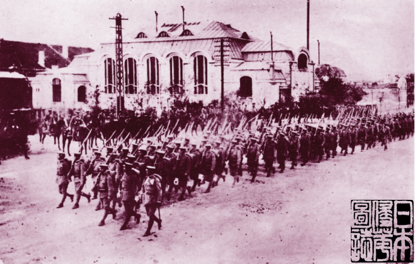 1914年11月16日,日军举行入城式,图为日军司令官,独立第十八师团长