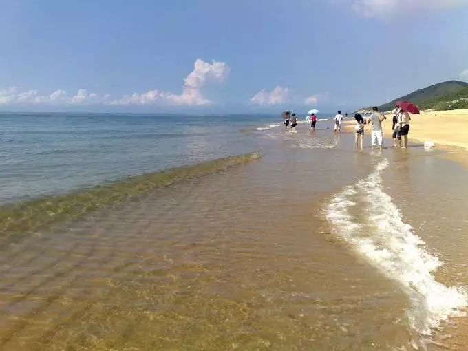 海水清澈透明东岛金沙滩沙质洁白细腻阳江·沙滩·假日可以带上娃尽情