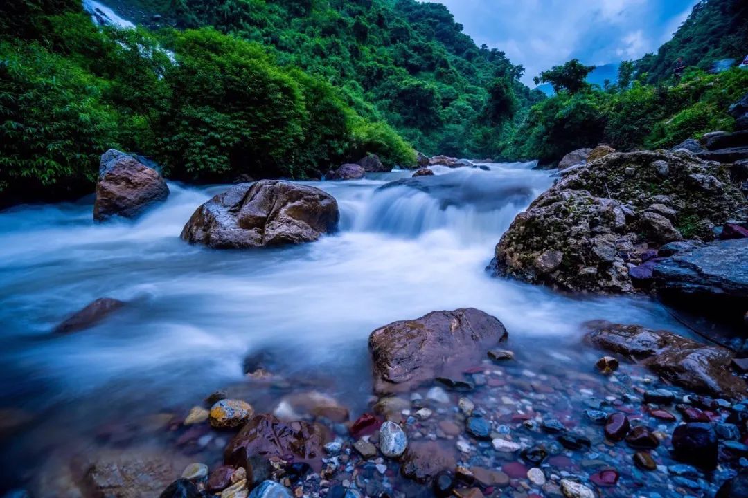 连续降雨后,宁南这两个地方美出新高度,犹如一幅画卷!