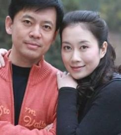 而何政和范雨的宝贝女儿何雨果如今也已经20岁了,现在在上海读书