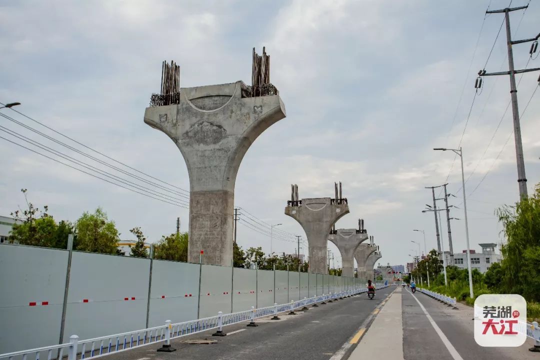 湖市线网预测客流要求又能较好的适应道路和地势条件列车车型为庞巴迪