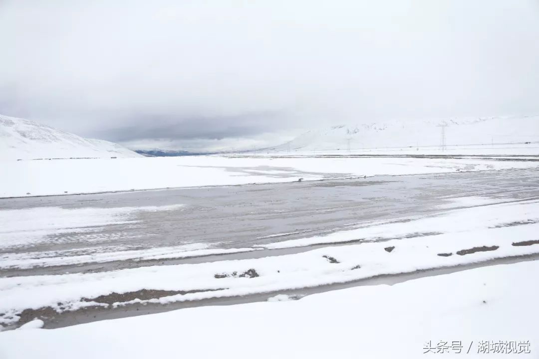 来旅游的小伙伴都惊呆了七月的格尔木居然又下雪了