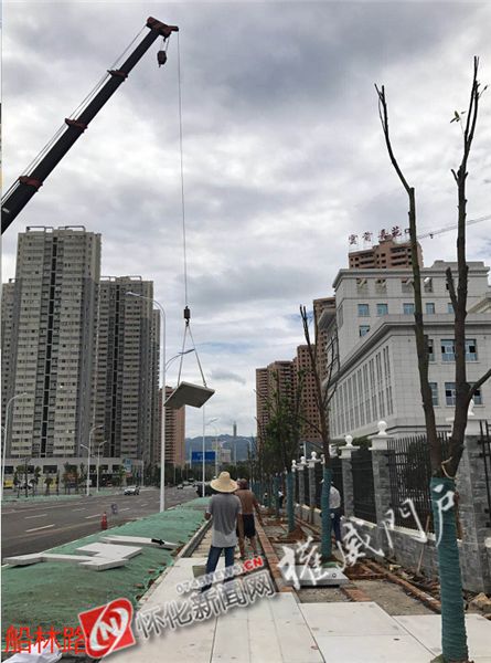 目前由怀化市鹤城区城市建设投资有限公司投资建设的锦溪北路,四方路