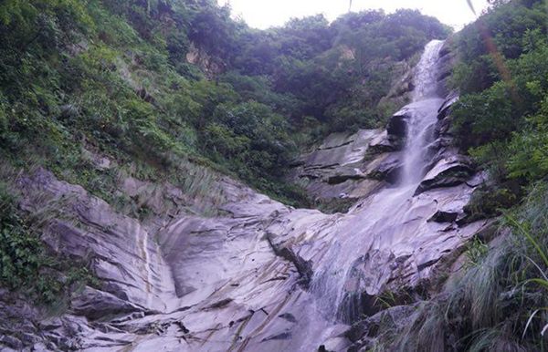 湖南常宁:大义山水,西岭镇中坪村刀背歧瀑布的神奇