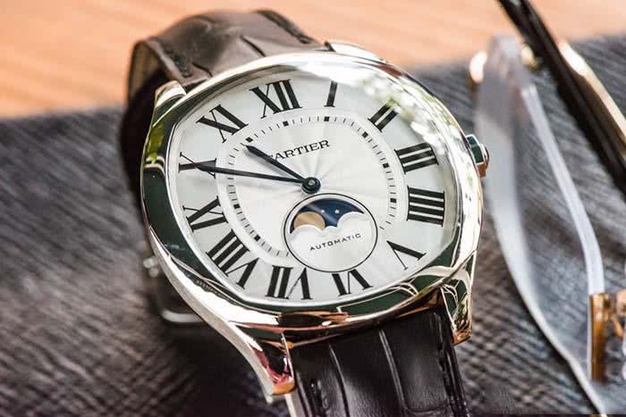 卡地亚Drive de Cartier月相 常熟  卡地亚 手表回收行情多少