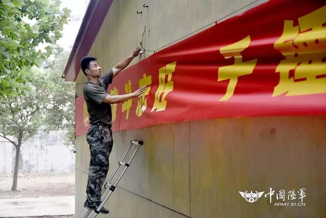 军事频道  > 正文   ▲沙滩体能训练 海训,练的是打仗本领!