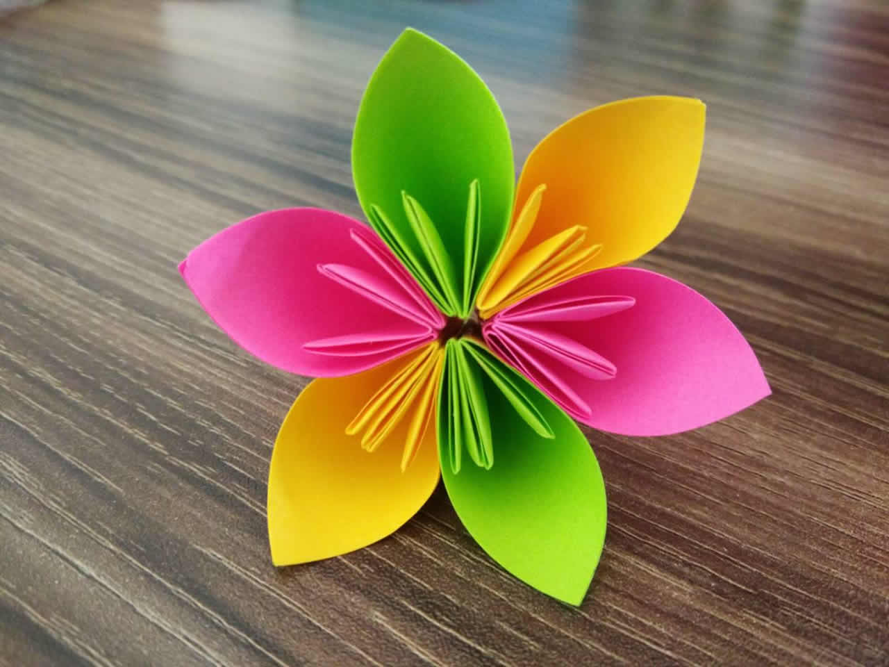 【折纸教程】百合花家族：五瓣和六瓣的百合花各两款 (Hyo Ahn) (附彩蛋) Origami Tutorial: Lilies Family_哔哩哔哩_bilibili