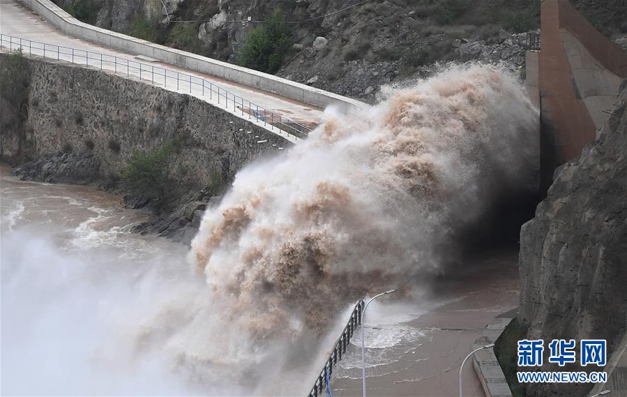 【高清】达到汛限水位 黄河刘家峡水库排沙泄洪