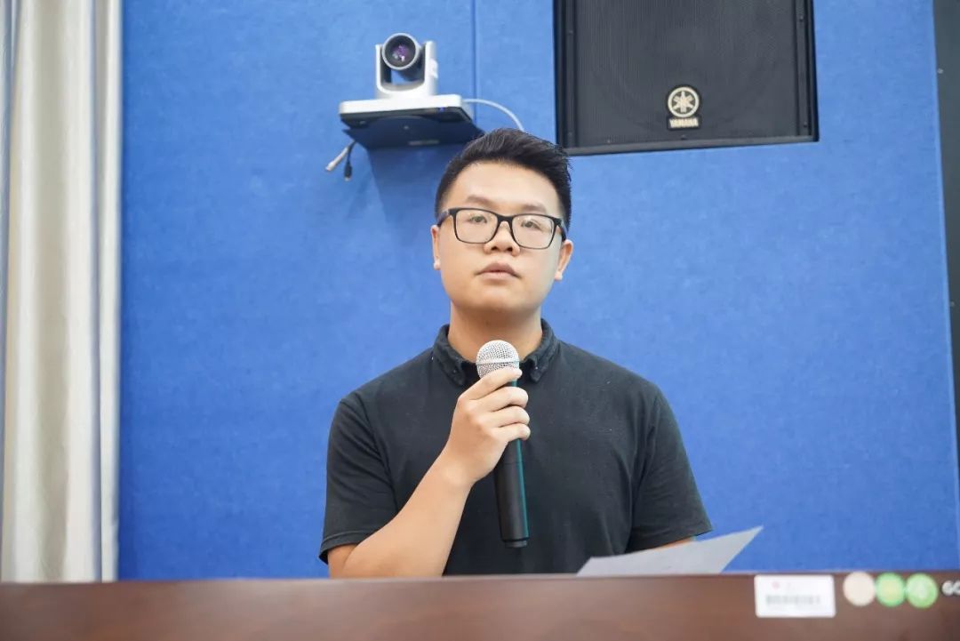 学生工作团团长罗淇中同学宣读倡议书罗淇中同学向全体工作团成员发出