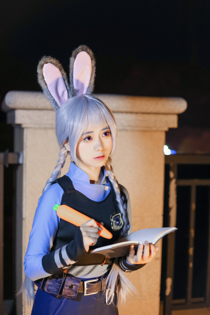 朱迪拟人cosplay活泼可爱的兔子女孩