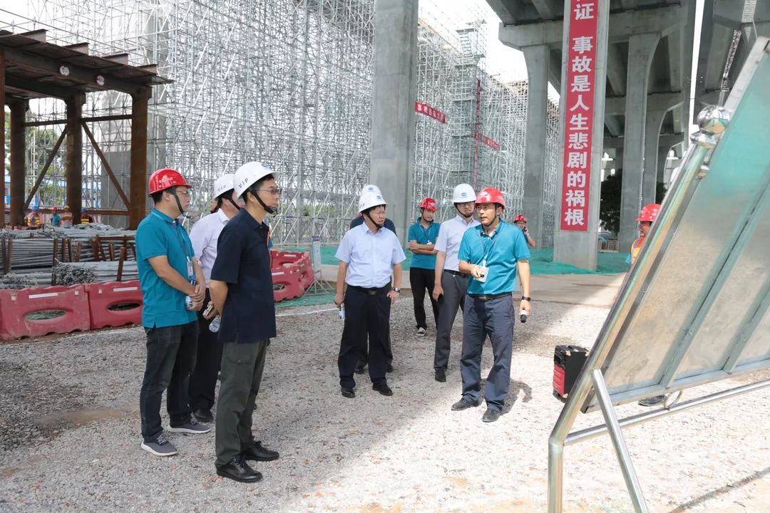 王建副总裁率督察组到深圳外环3标项目检查指导工作