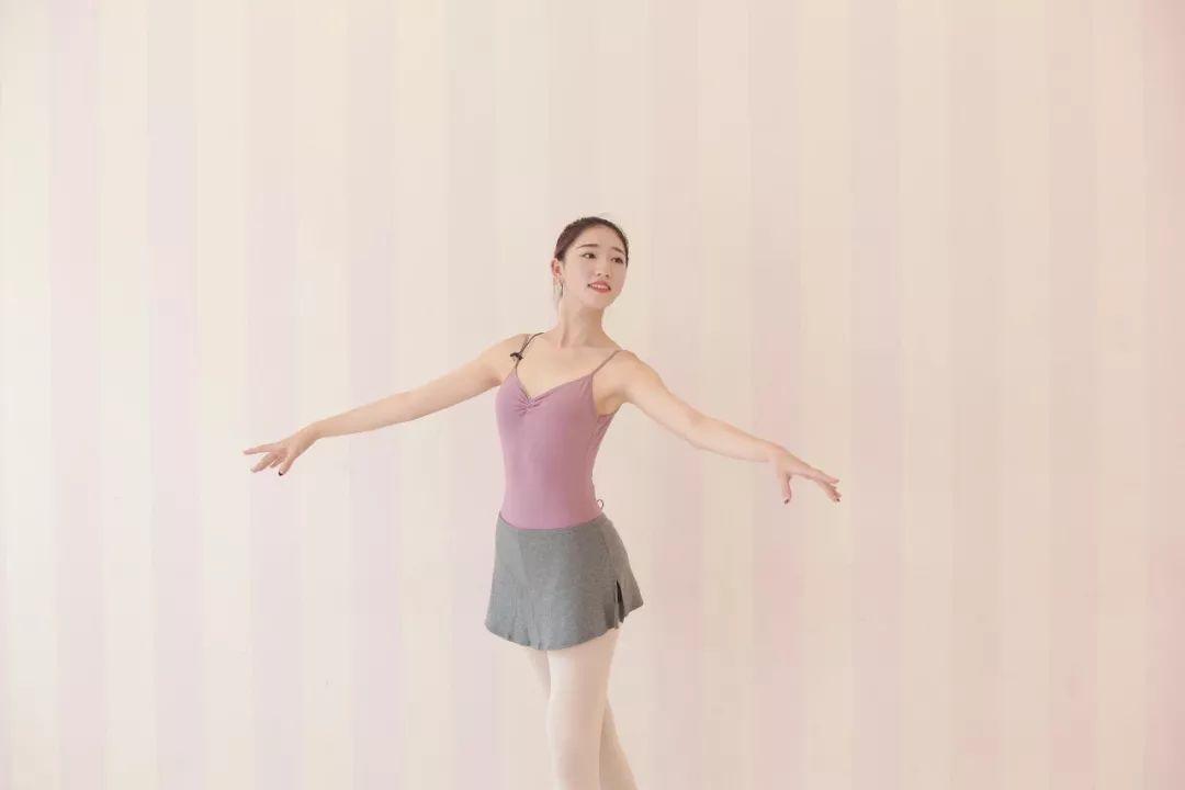 【芭蕾舞7个基本手位】
