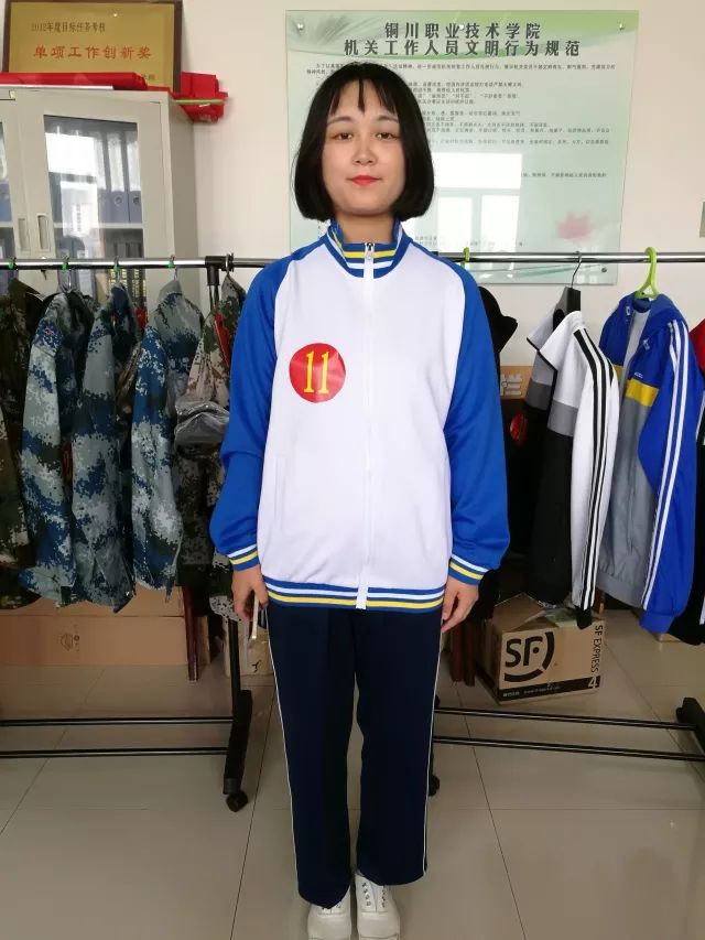 最终11号样服和24号样服分别以校服952分,军训服958分的最高分中标