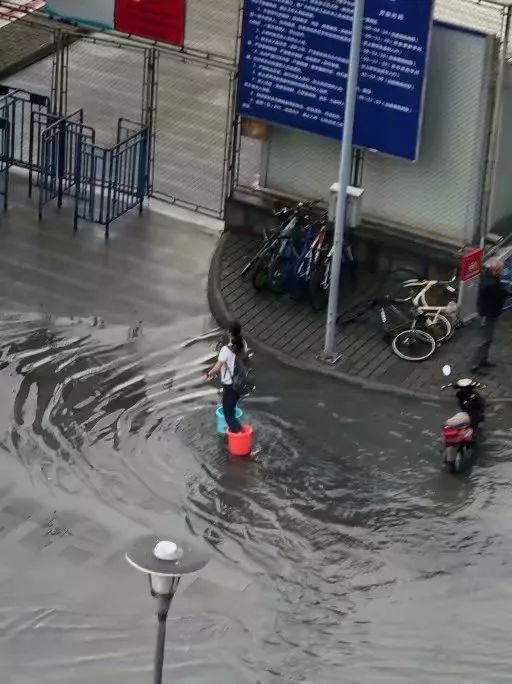 被你們娛樂的暴雨，其實隱藏著致命的危險！內含雨天出行指南 科技 第11張