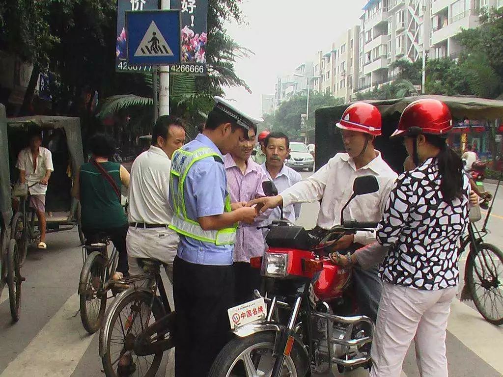 交警队高效处理二手摩托车流程详解