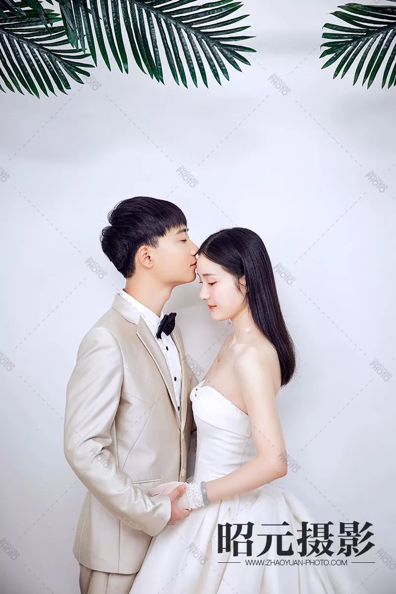 婚纱照拍几套_男生的小几几