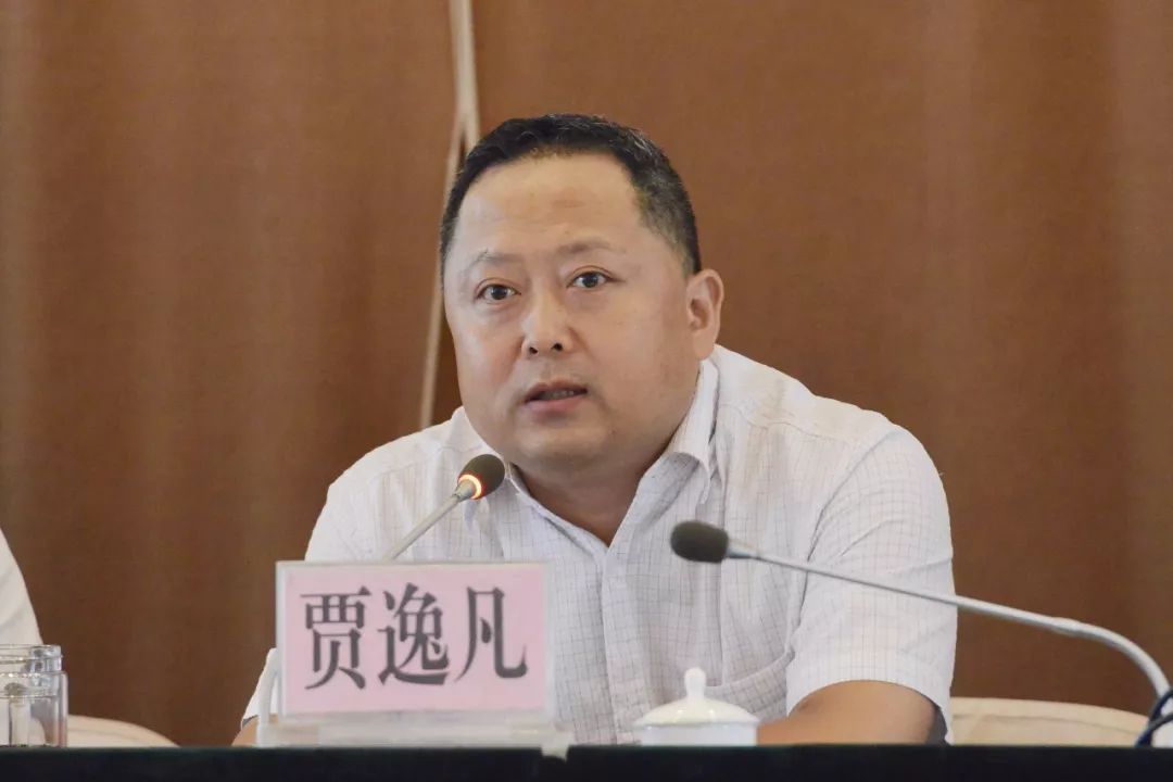 贾逸凡就党建和工会工作强调三点:一是扎实推进主题党日活动.