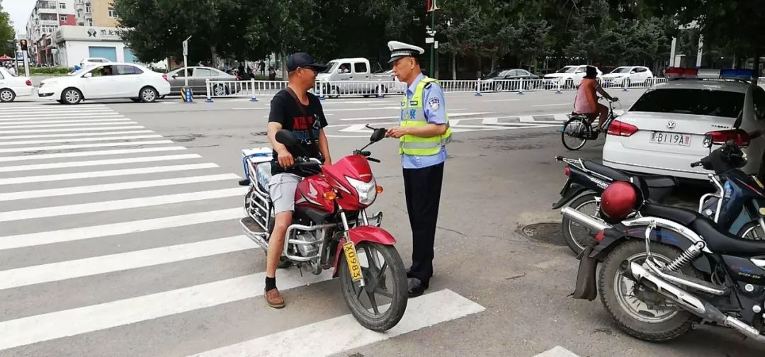 我市出重拳集中整治摩托车电动自行车交通违法行为