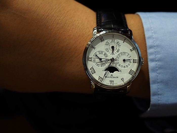 宝珀首次推出钢壳万年历腕表