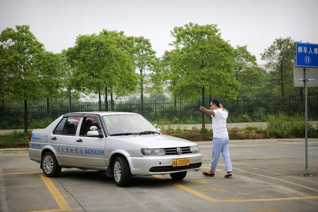 汽车教练生活的写照,为你的教练看看!